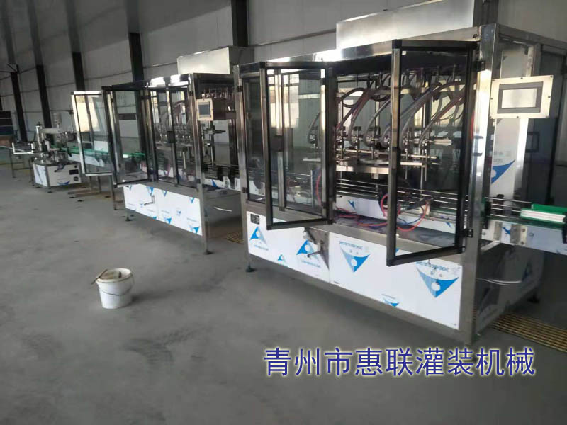  直線液體灌裝機(jī)