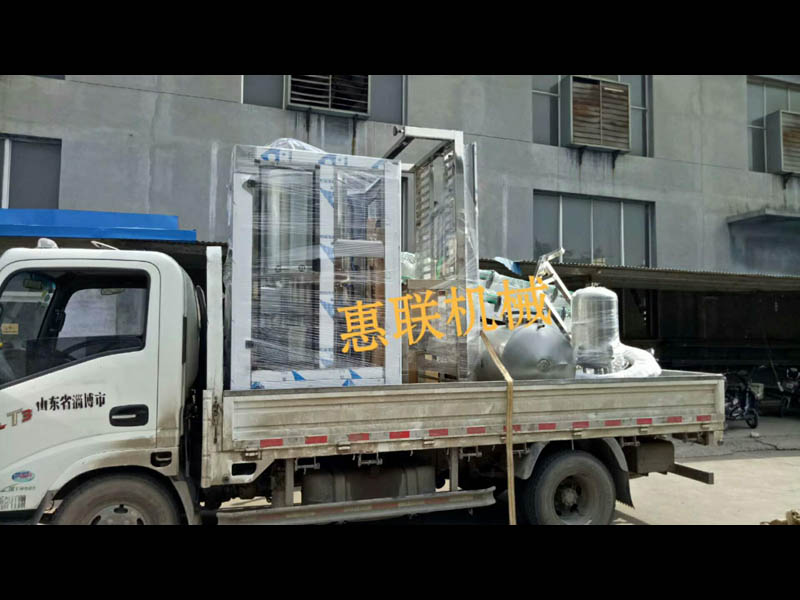 貴州客戶訂購(gòu)的24頭白酒灌裝機(jī)發(fā)貨