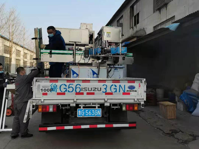 整套食用油灌裝生產(chǎn)線(xiàn)發(fā)往濰坊